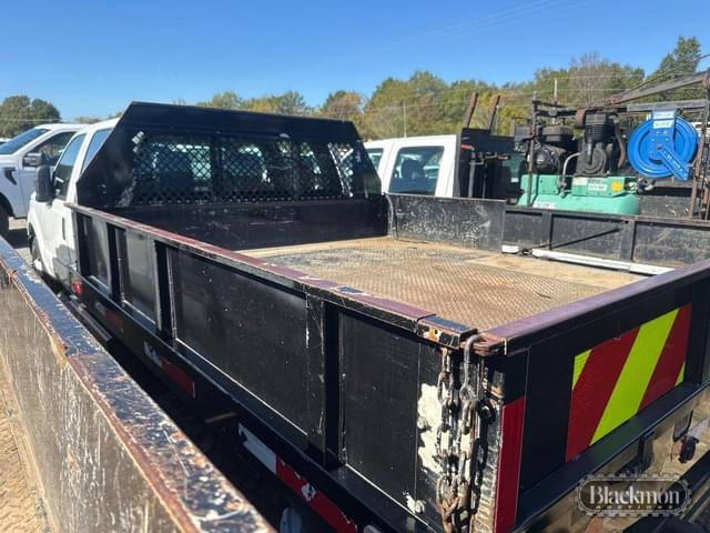 Image of Ford F-350 equipment image 3