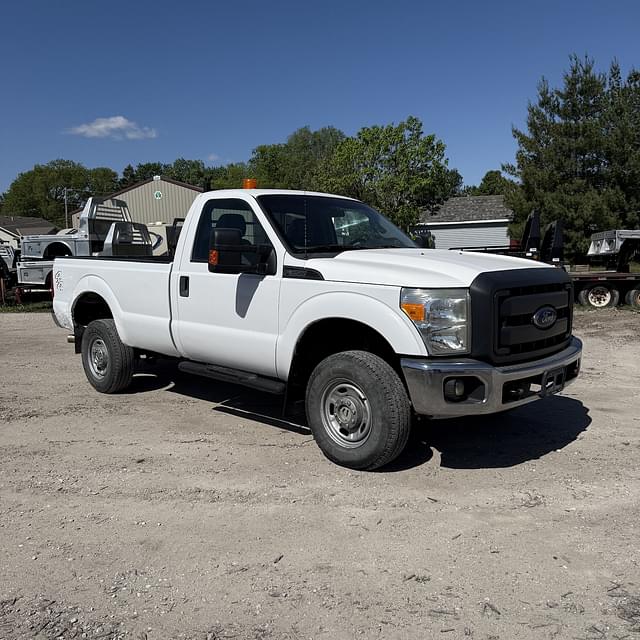 Image of Ford F-350 equipment image 2