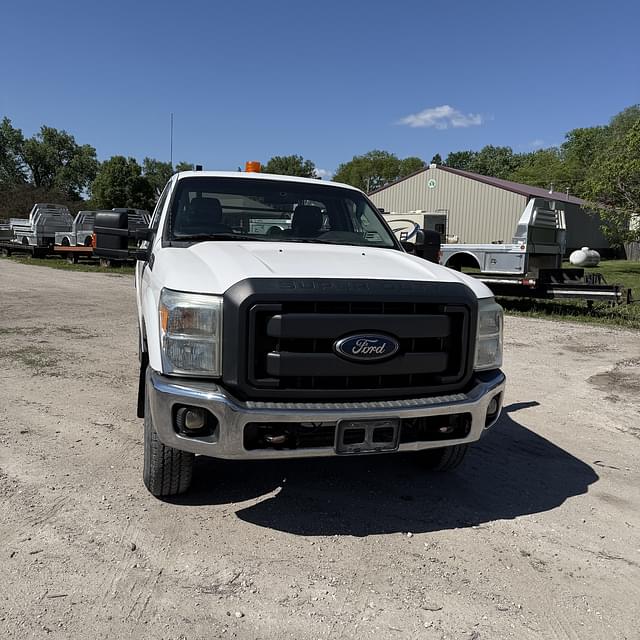 Image of Ford F-350 equipment image 3