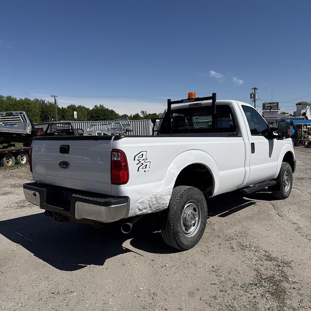 Image of Ford F-350 equipment image 4