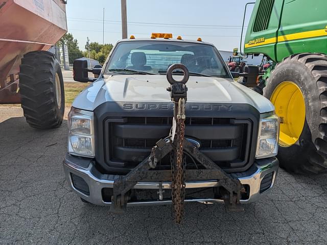 Image of Ford F-350 equipment image 1