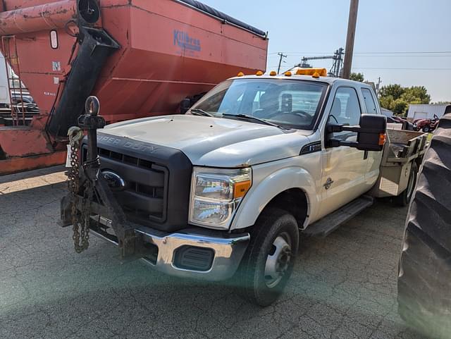 Image of Ford F-350 equipment image 2