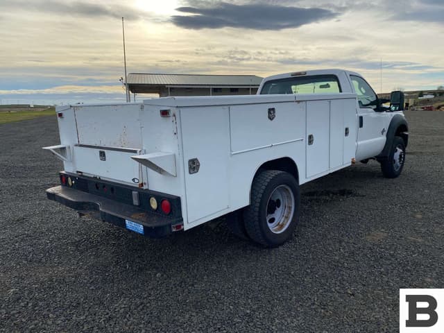 Image of Ford F-450 equipment image 4