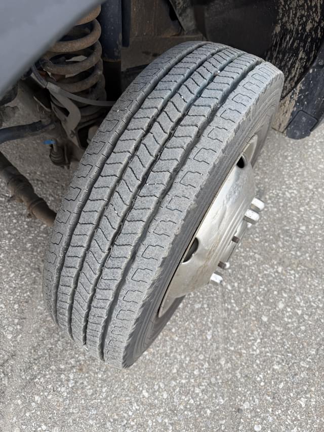 Image of Ford F-450 equipment image 3