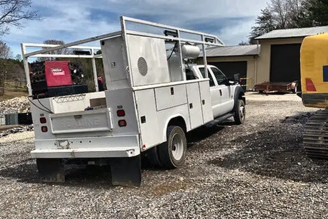 Image of Ford F-550 equipment image 4