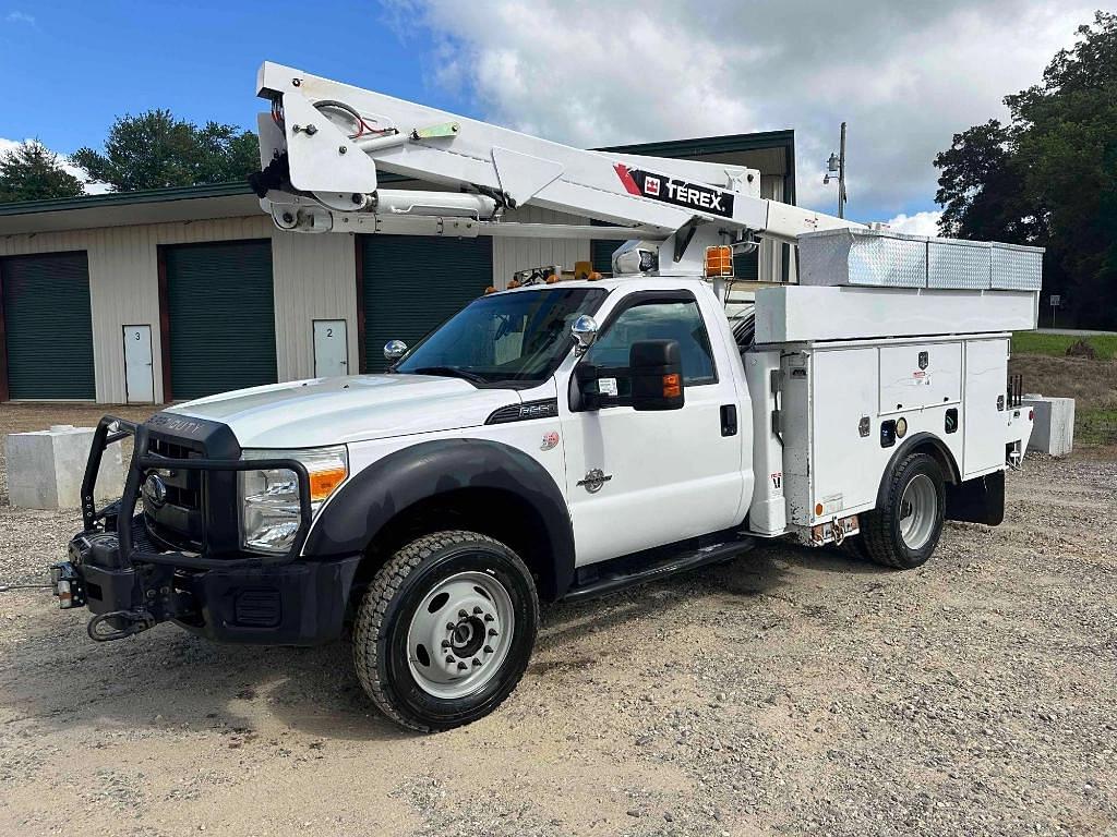 Image of Ford F-550 Primary image