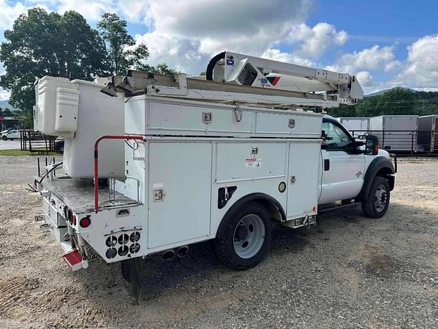 Image of Ford F-550 equipment image 4
