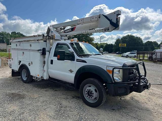 Image of Ford F-550 equipment image 2