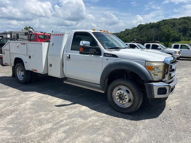 Image of Ford F-550 equipment image 2