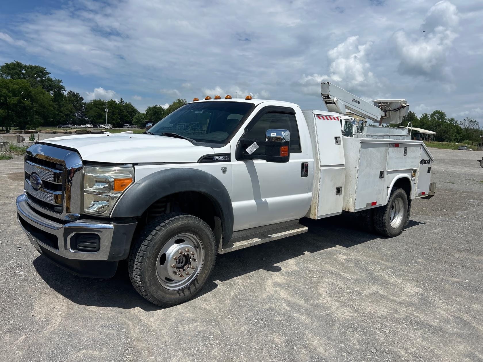 2014 Ford F-550 Equipment Image0