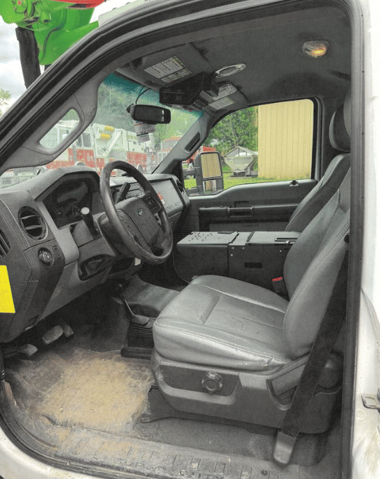 Image of Ford F-550 equipment image 4
