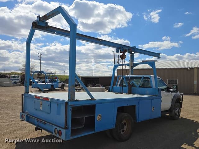 Image of Ford F-550 equipment image 4