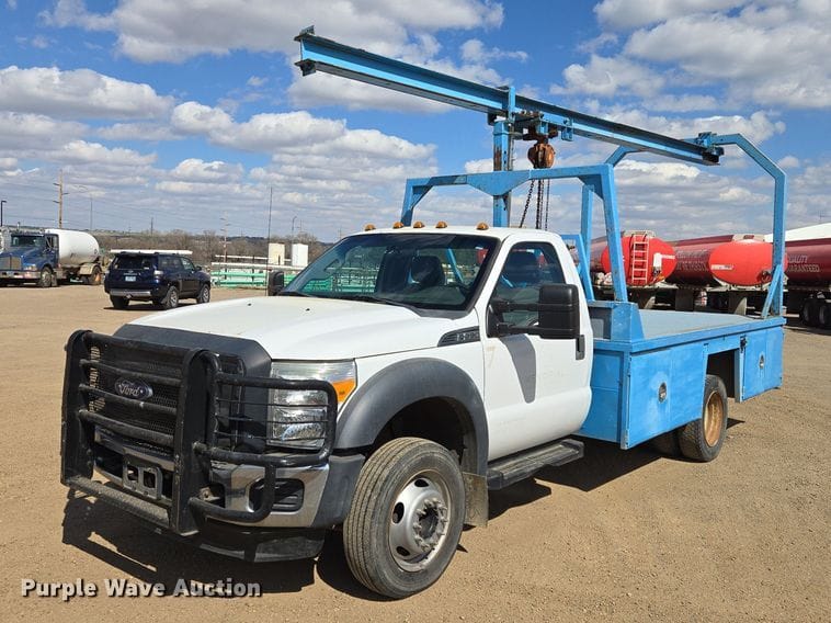 2014 Ford F-550 Equipment Image0