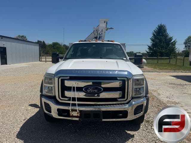 Image of Ford F-550 equipment image 2