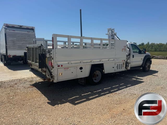 Image of Ford F-550 equipment image 4