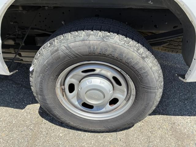 Image of Ford F-250 equipment image 4