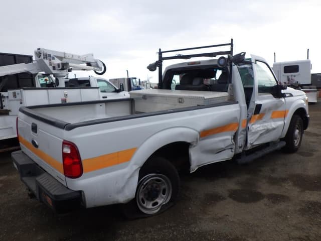 Image of Ford F-250 equipment image 2