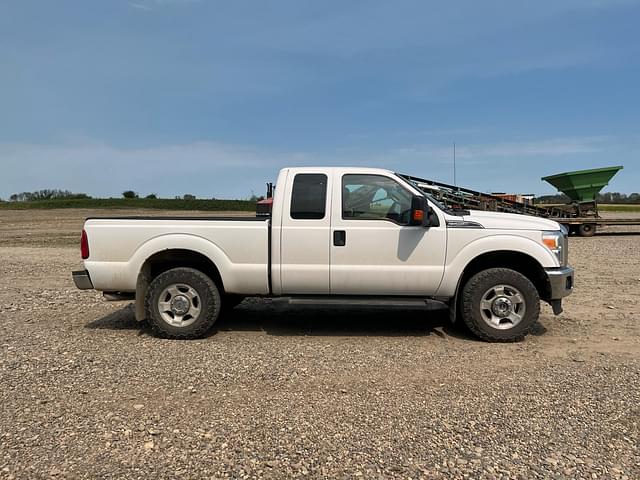 Image of Ford F-250 equipment image 3