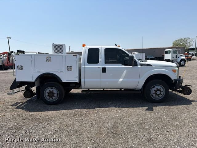 Image of Ford F-250 equipment image 3