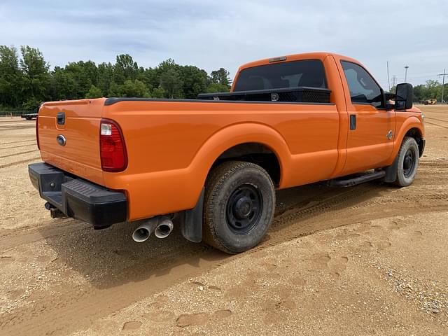 Image of Ford F-250 equipment image 2