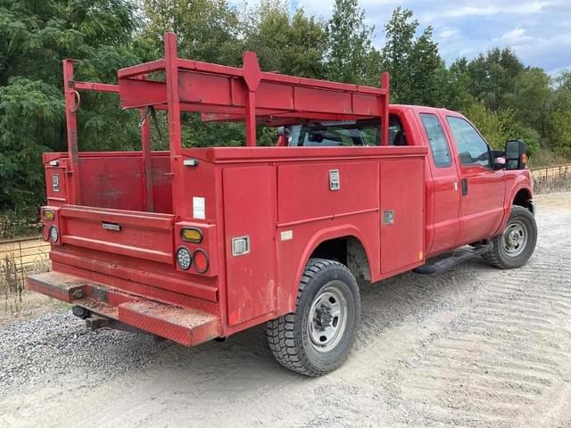 Image of Ford F-350 equipment image 3