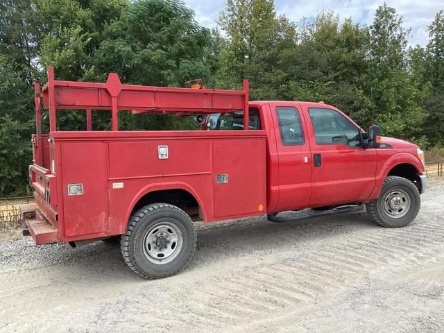 Image of Ford F-350 equipment image 2