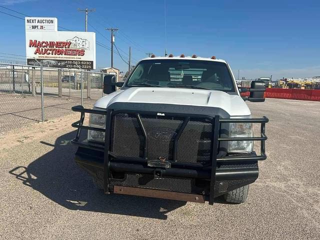 Image of Ford F-350 equipment image 1