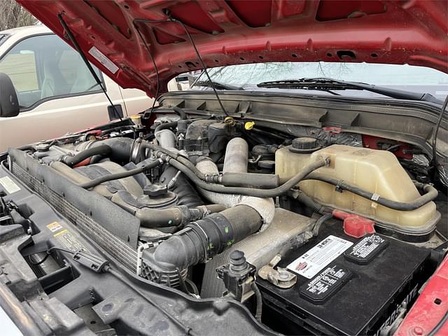 Image of Ford F-350 equipment image 4