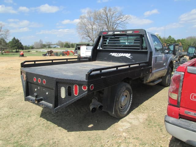 Image of Ford F-350 equipment image 2