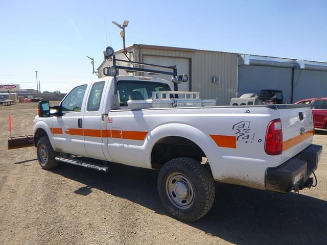 Image of Ford F-350 equipment image 3