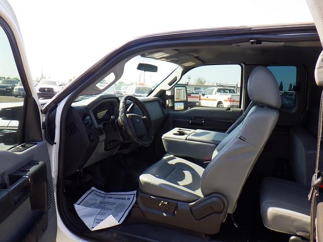 Image of Ford F-350 equipment image 4