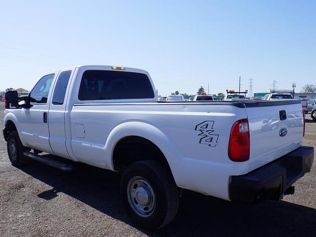 Image of Ford F-350 equipment image 3