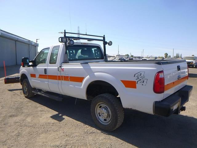 Image of Ford F-350 equipment image 3