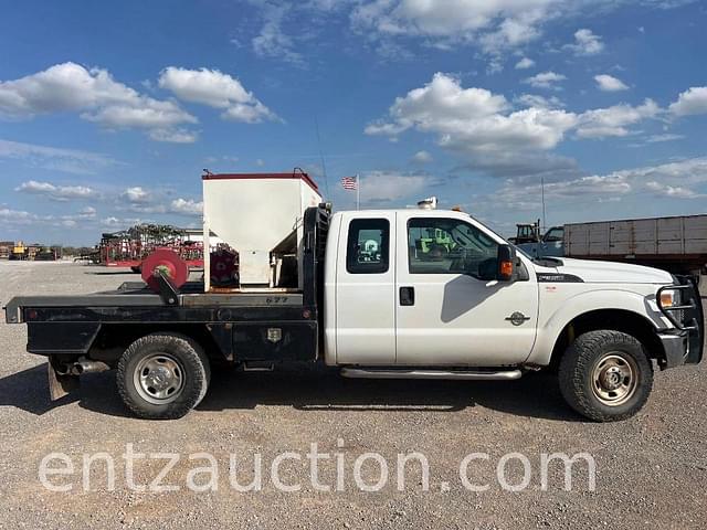 Image of Ford F-350 equipment image 2