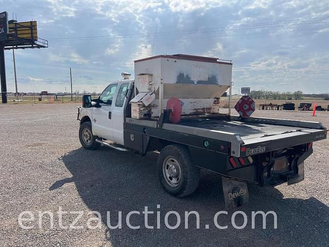 Image of Ford F-350 equipment image 4