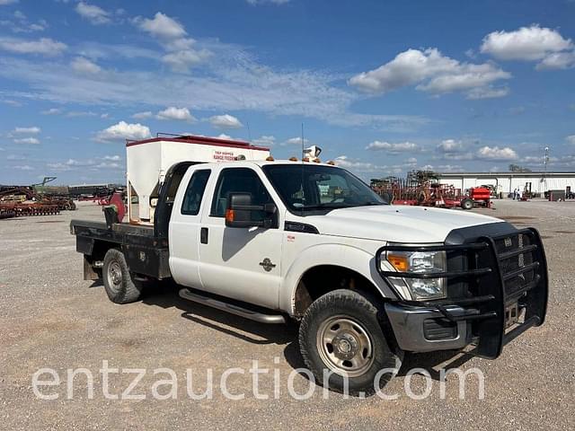Image of Ford F-350 equipment image 1