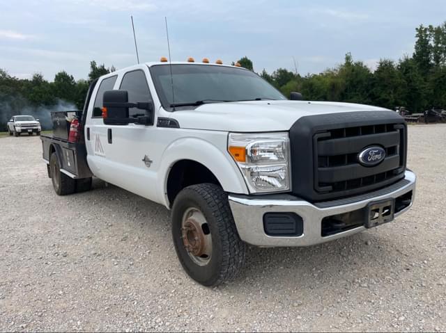 Image of Ford F-350 equipment image 2