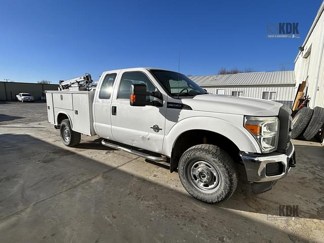 Image of Ford F-350 equipment image 4