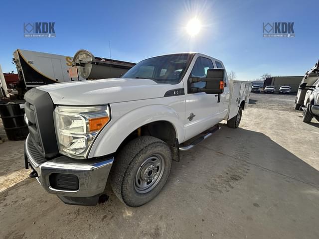 Image of Ford F-350 equipment image 3