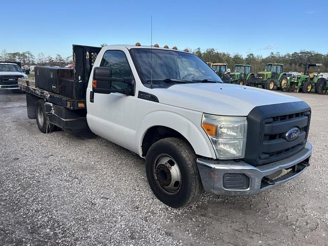 Image of Ford F-350 equipment image 3