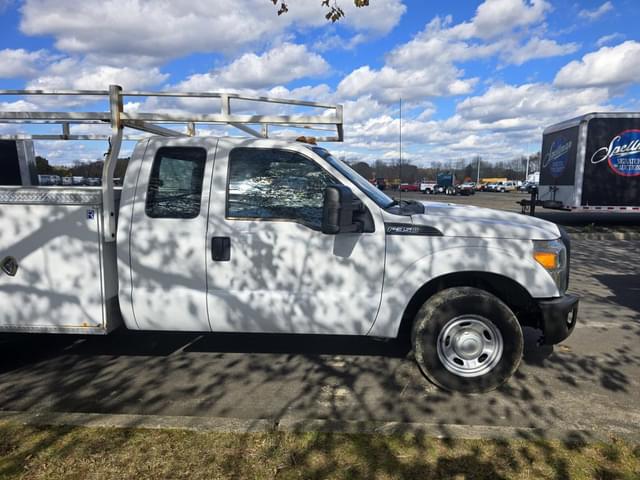 Image of Ford F-350 equipment image 4