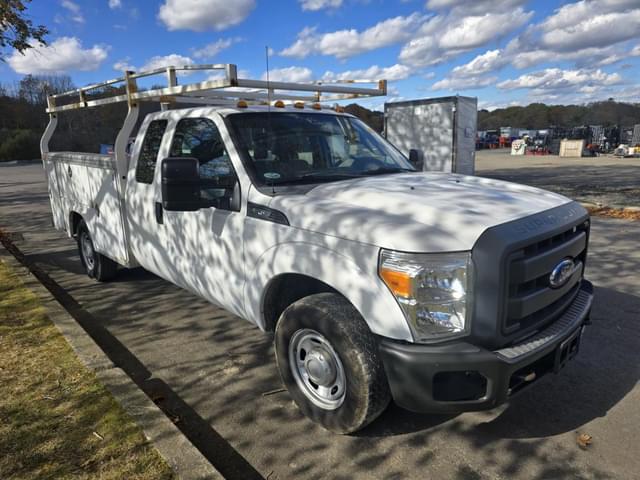Image of Ford F-350 equipment image 2