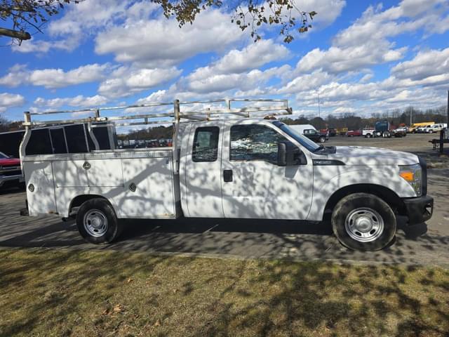 Image of Ford F-350 equipment image 3