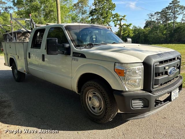 Image of Ford F-350 equipment image 2