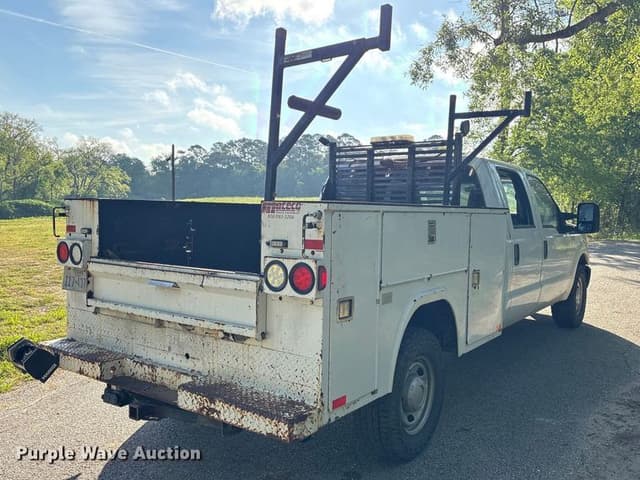 Image of Ford F-350 equipment image 4