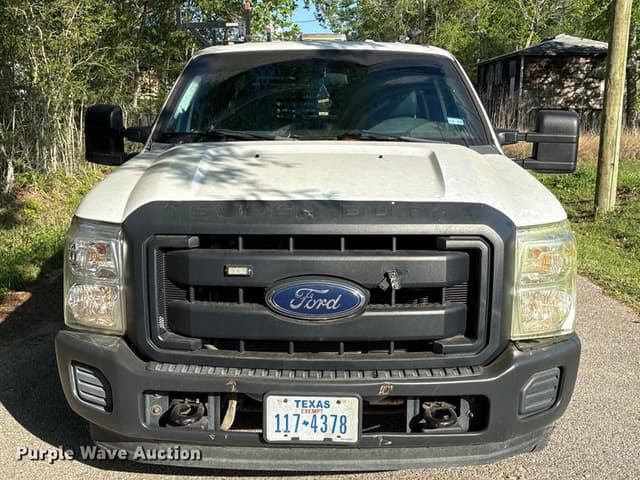 Image of Ford F-350 equipment image 1