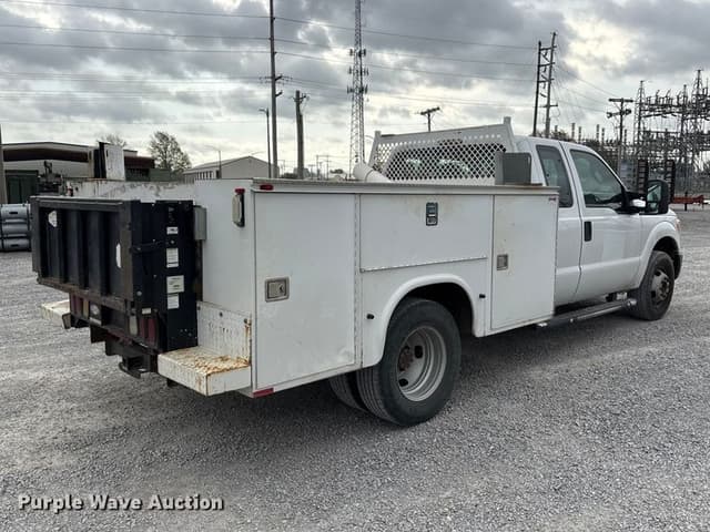 Image of Ford F-350 equipment image 4
