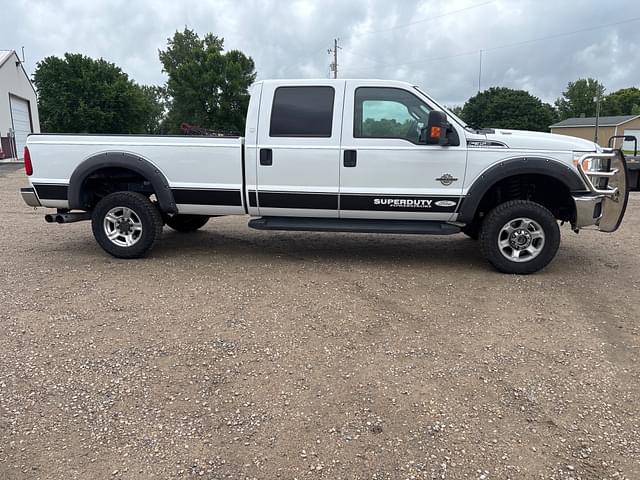 Image of Ford F-350 equipment image 3