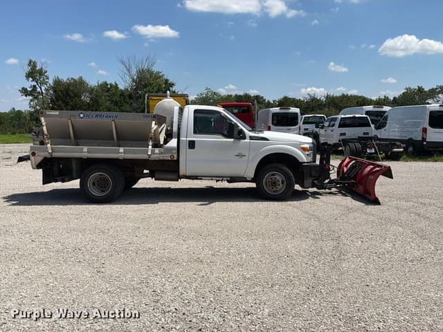 Image of Ford F-350 equipment image 3
