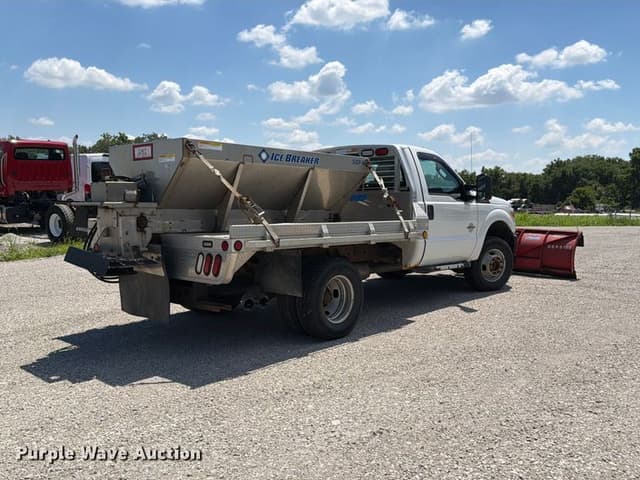 Image of Ford F-350 equipment image 4